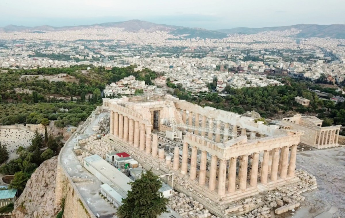 Ταξίδι στην Αθήνα: ζωντανό ρεπορτάζ. Ηλιόλουστη Αθήνα