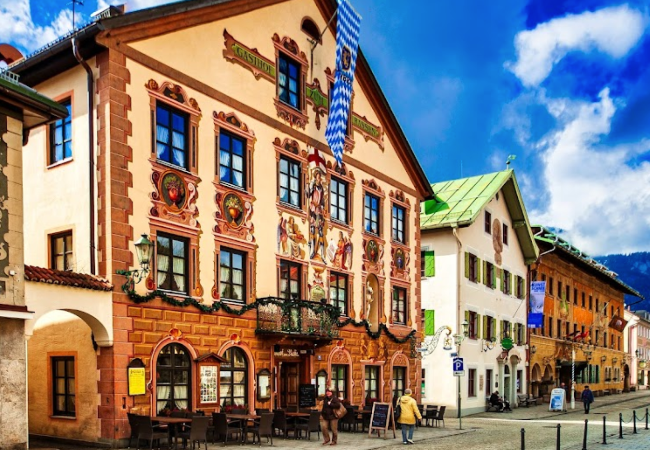 Garmisch-Partenkirchen, Almanya Turları: şehrin ilginç yerleri ve ilgi çekici yerleri